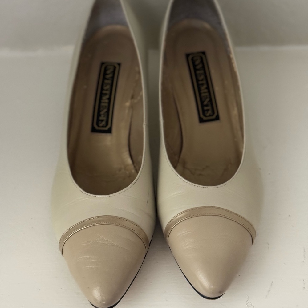 Investments Women's Cream and Tan Heels
